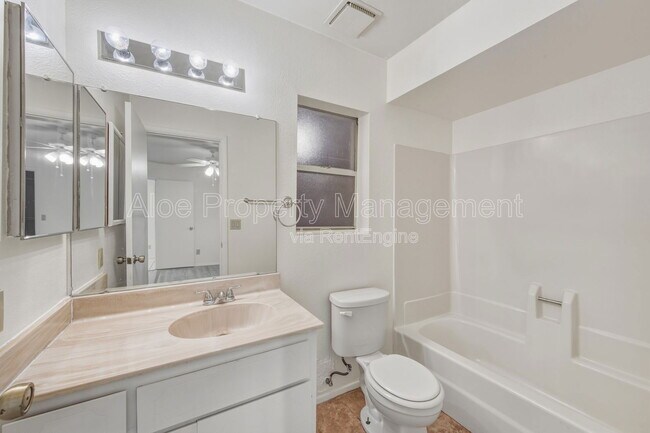 Building Photo - 6120 E Augusta Cir