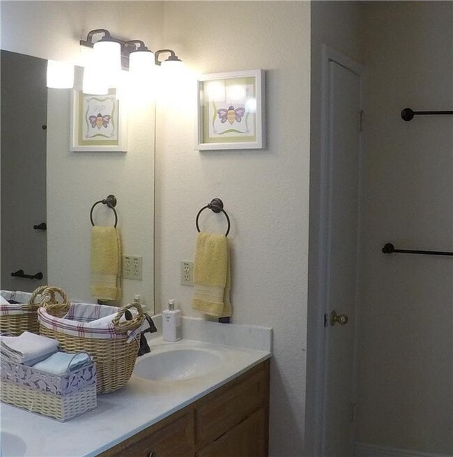 Building Photo - 1603 Sylvia Ln