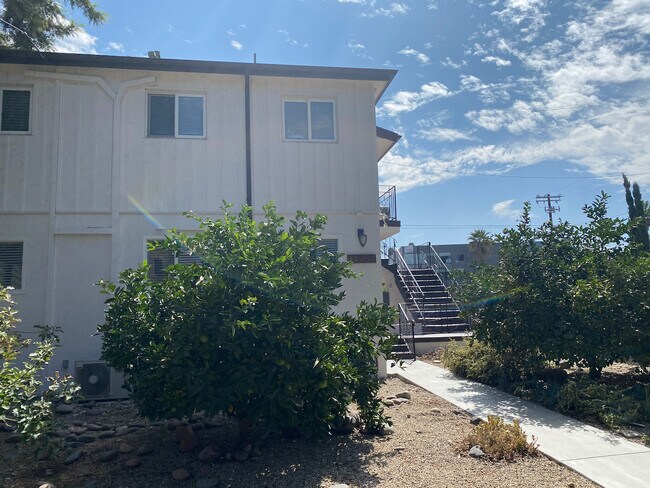 Building Photo - 14954 Moorpark St