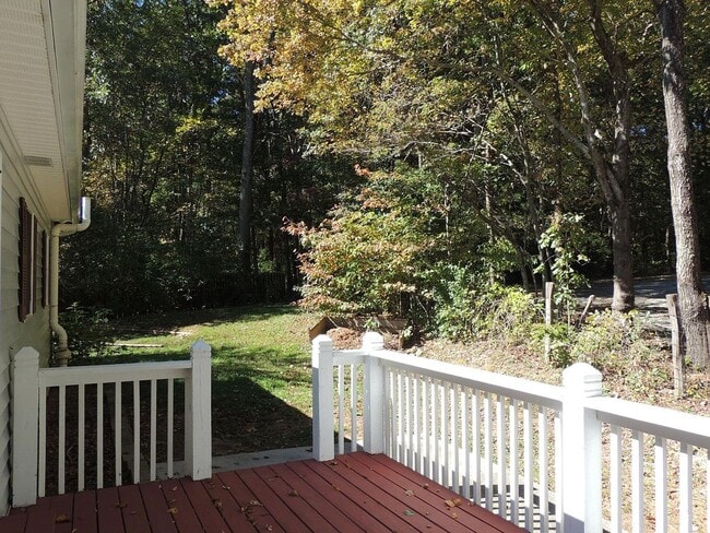Building Photo - 19 Ashwood Dr