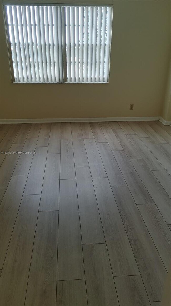 Building Photo - 3575 Brokenwoods Dr