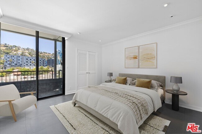 Building Photo - 1100 Alta Loma Rd