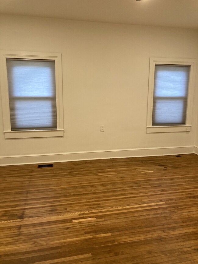 Building Photo - 951 W Branch Ave