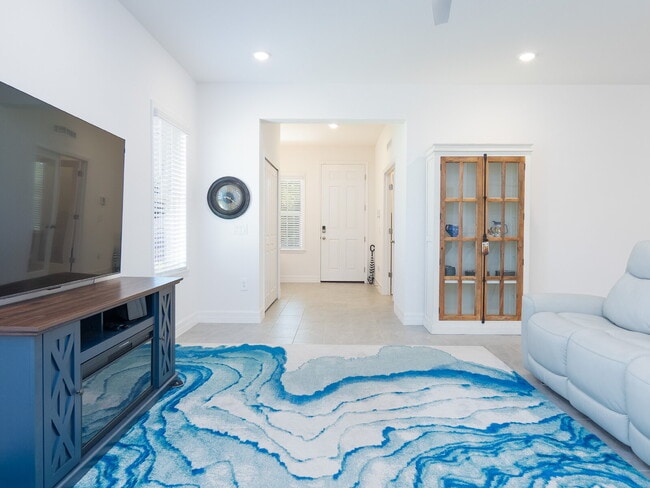 Building Photo - Move in now with zero deposit! This stunni...