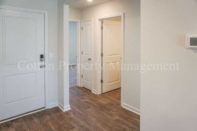 Building Photo - 602 Draymore Dr NE