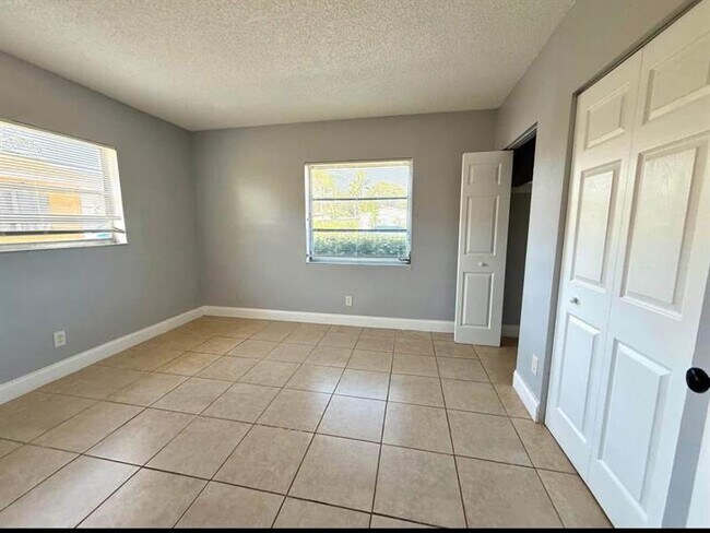 Building Photo - 3020 SE 2nd St