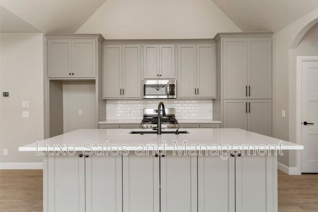 Building Photo - 4136 Abbey Pk Dr