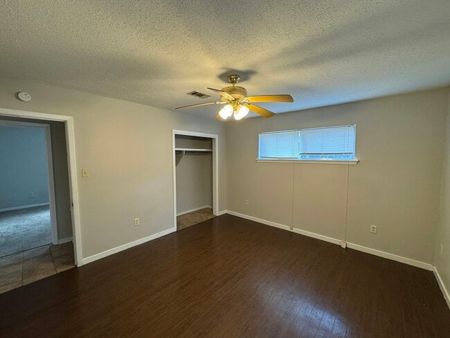 Building Photo - 1936 Longwood Dr