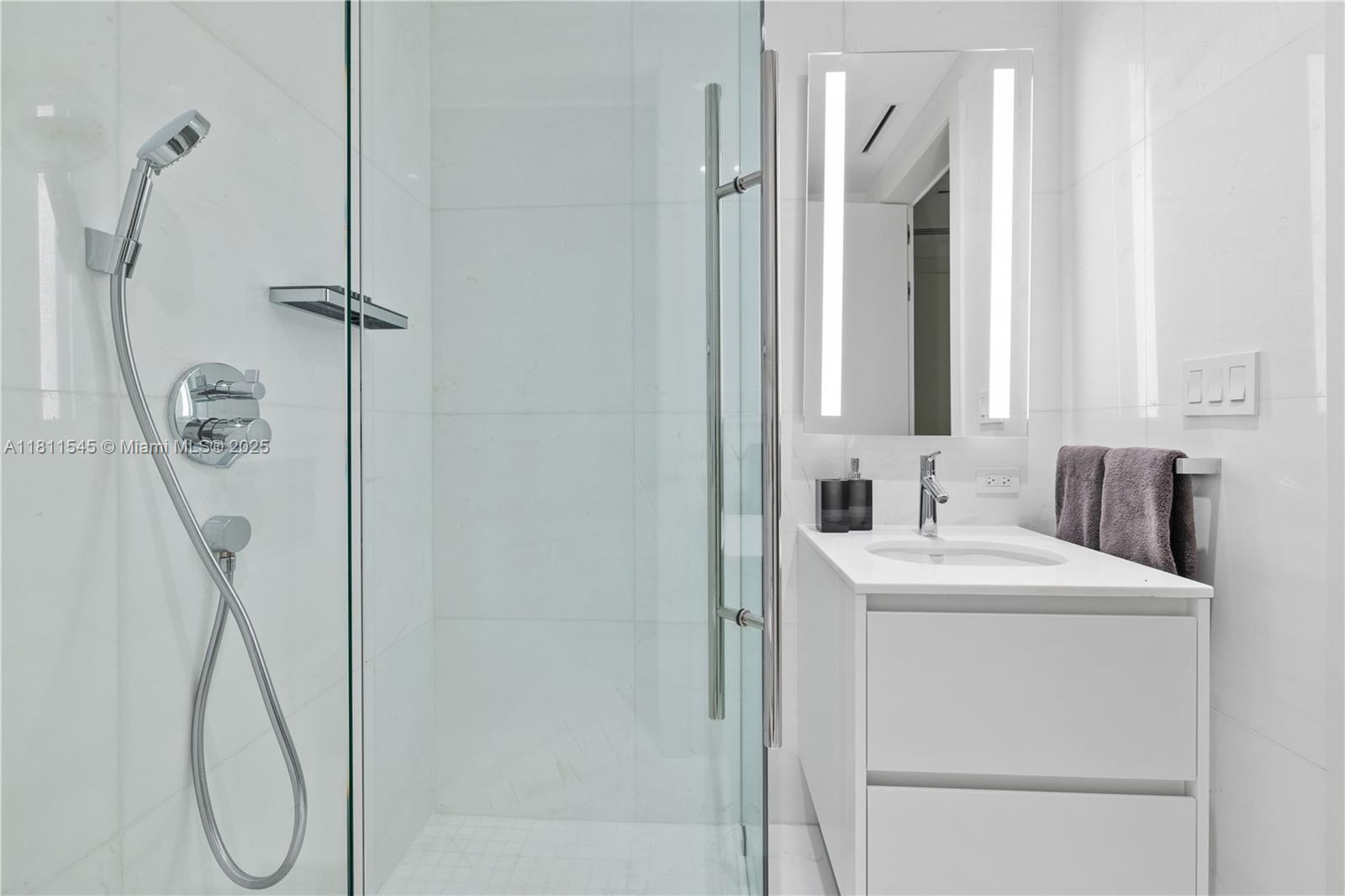 Building Photo - 300 Biscayne Blvd Way