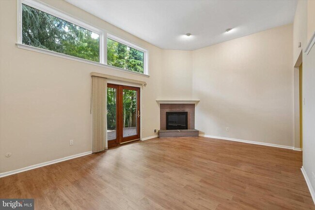 Building Photo - 156 Eaton Dr