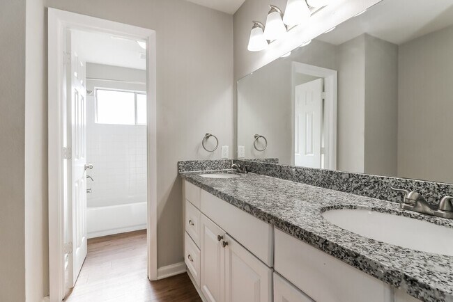 Building Photo - 18711 Droitwich Dr