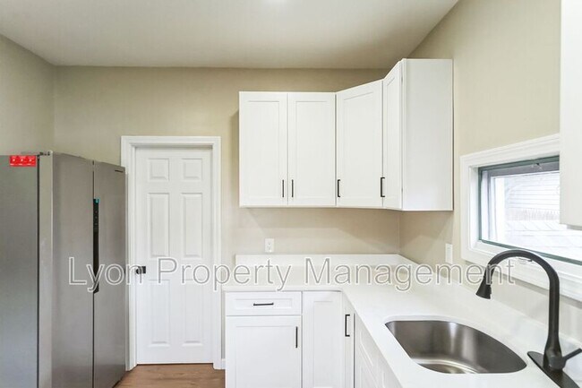 Building Photo - 25 Slade St