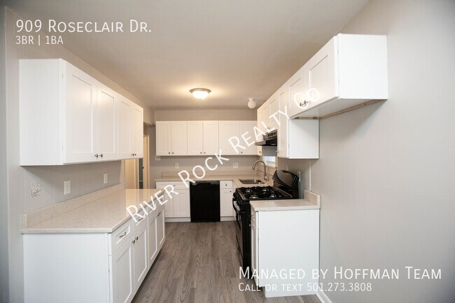 Building Photo - 909 Roseclair Dr