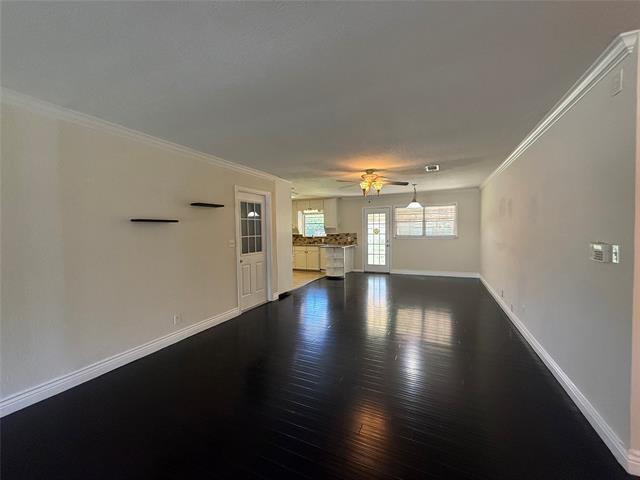 Building Photo - 1135 Park Center St