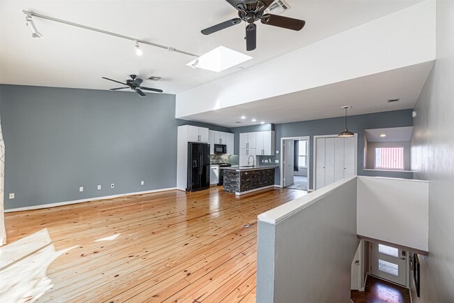 Building Photo - 3 N Ennis St