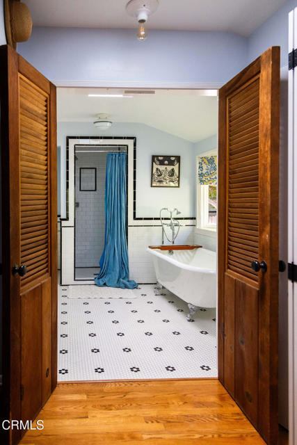 Building Photo - 4053 Cromwell Ave