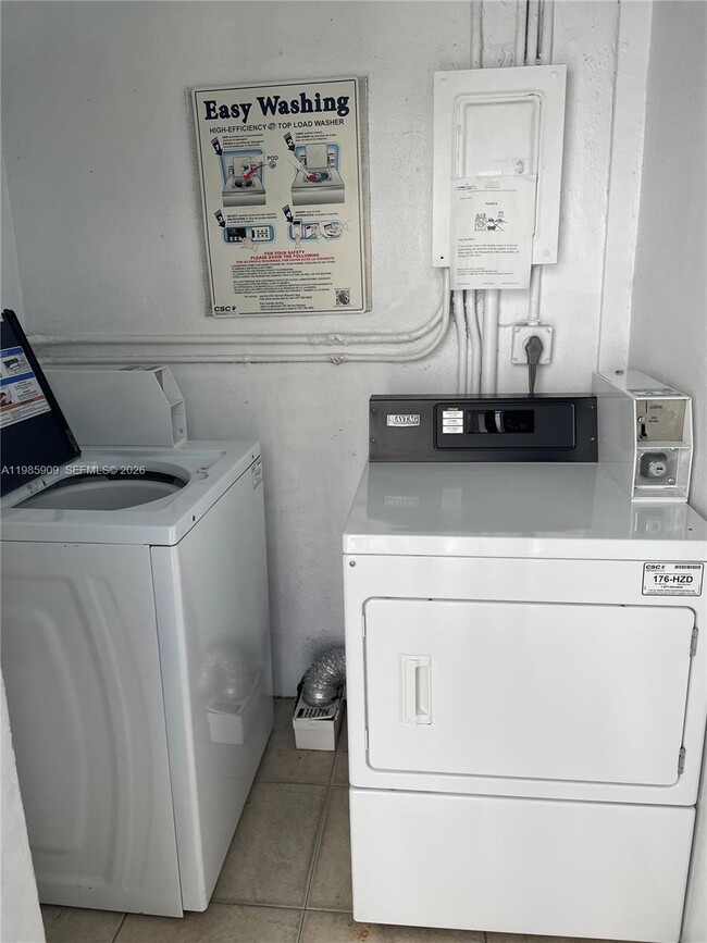 Building Photo - 11685 Canal Dr