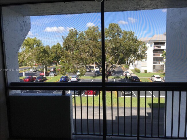 Building Photo - 731 N Pine Island Rd