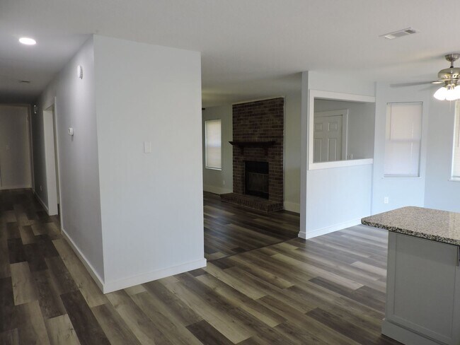 Building Photo - Lots of updates!