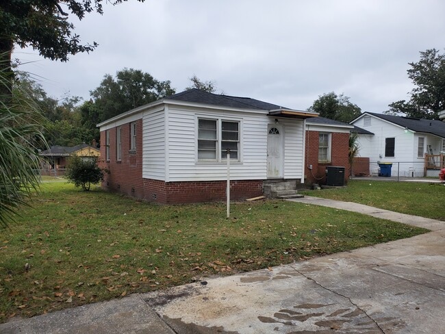 Backyard - 905 Ethan Allen St