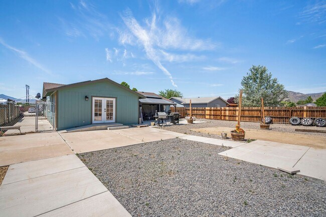 Building Photo - 2072 Lonnie Ln