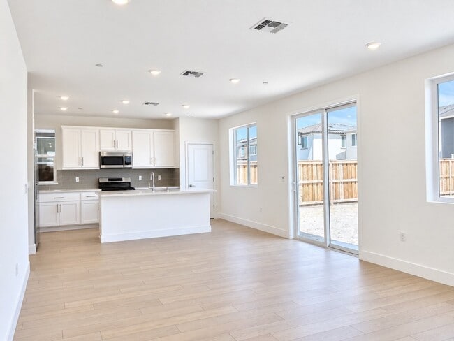 Building Photo - 4825 Badger Crk Ct