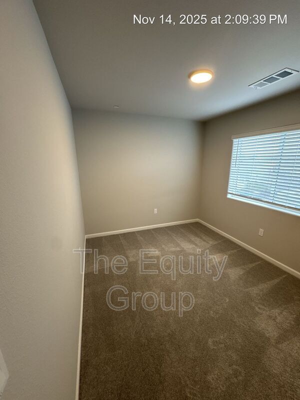 Building Photo - 410 S Summit St