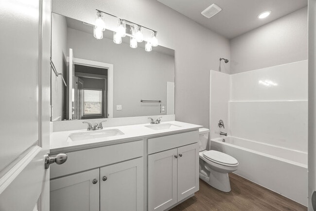 Building Photo - 2602 SW Convent St