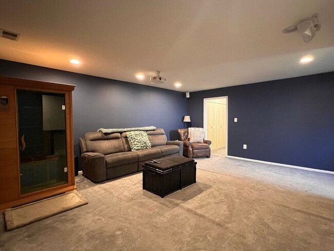 Building Photo - Heart's Desire End Unit Townhome 2700+ SqF...