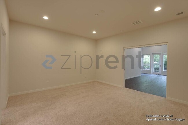 Building Photo - 3300 NE 65th St