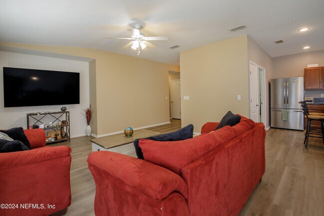 Building Photo - 2527 Eisner Dr