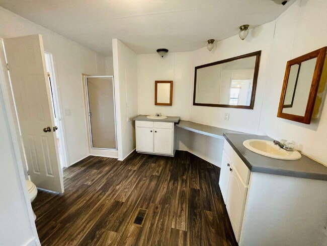 Building Photo - 3 BR, 2 BA doublewide in Pikeville school district