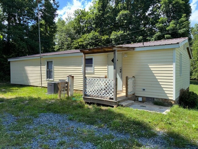 Building Photo - 3 BED, 2 BATH HOME ON PISGAH COVERED BRIDG...