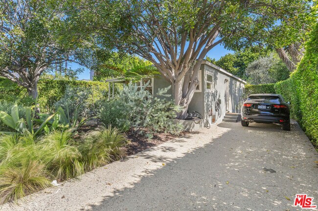 Building Photo - 3954 Redwood Ave