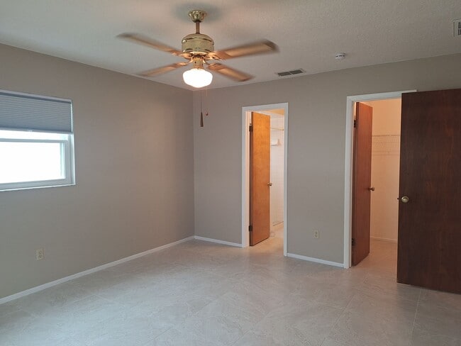 Building Photo - 2BR 2BA 1 CAR GARAGE DUPLEX IN PELICAN COVE WEST