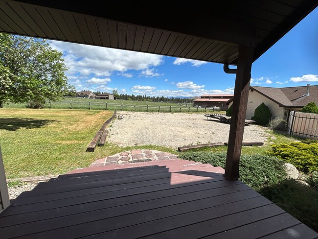 Building Photo - Breathe Taking Views with this 4 bed 3.5 bath home!
