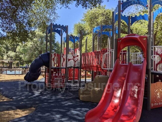 Building Photo - 3080 Catalpa Ct