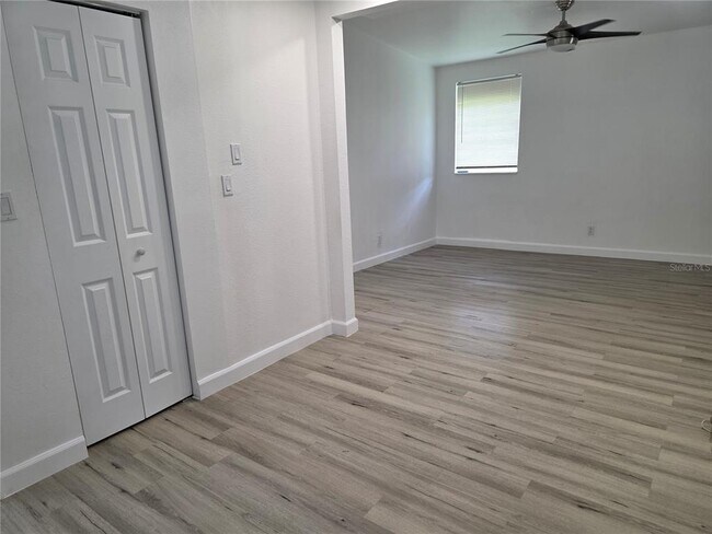 Building Photo - 1103 Teakwood Ave