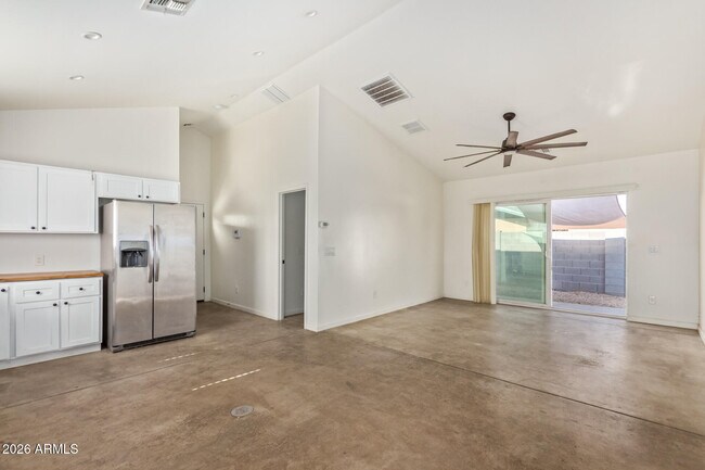 Building Photo - 505 N 16th Ave