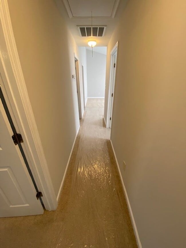 Building Photo - Charming 3-Bedroom Home with Modern Updates – Your New Home!