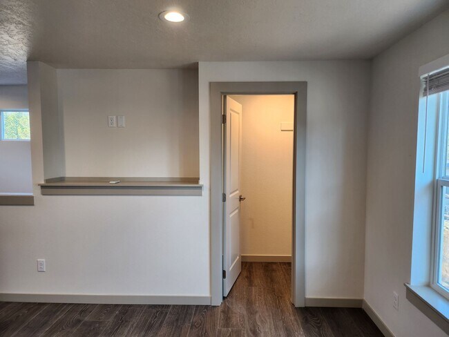 Building Photo - 16474 Carter Ct