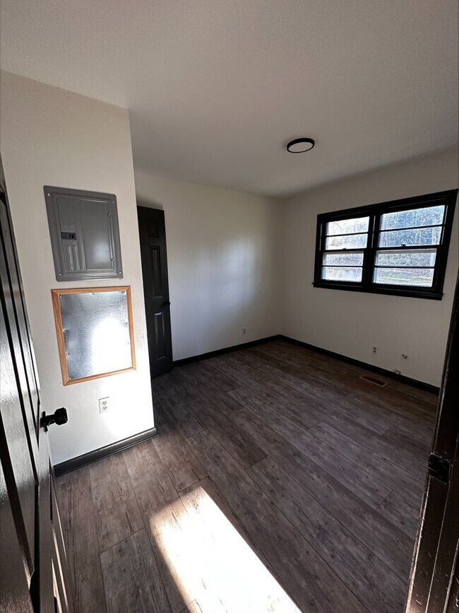 Building Photo - 6335 Hansley Dr