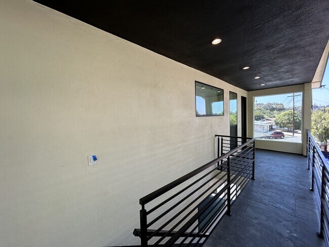 Building Photo - Newly Built 4 bed 2 bath unit (2024)