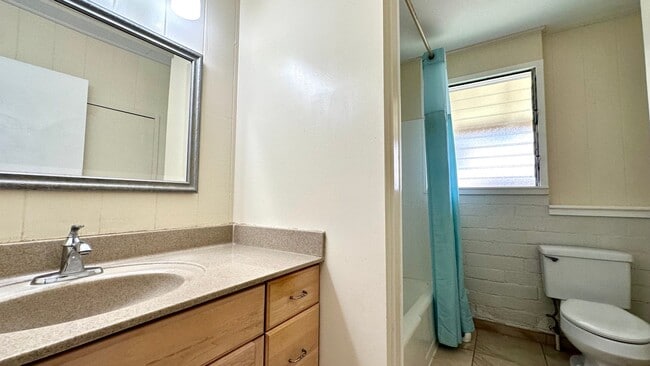 Building Photo - Available NOW - 3 Bedroom, 2 Bath, with a ...