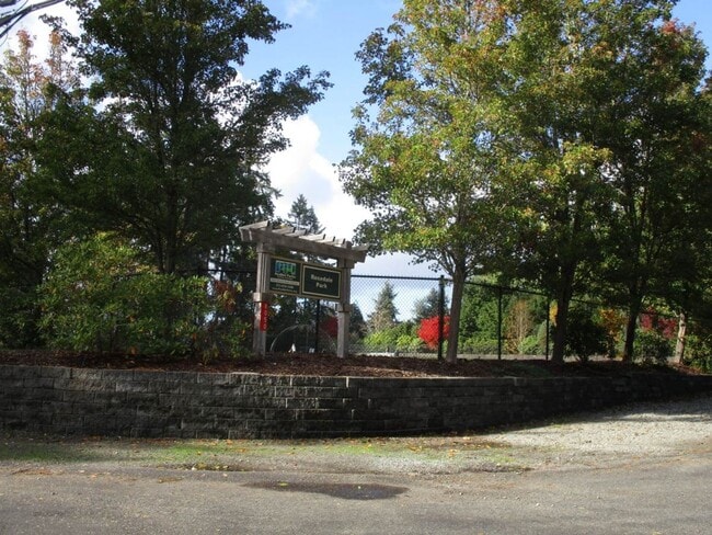 Building Photo - Charming 2 Bedroom, 1 Bathroom Home with P...