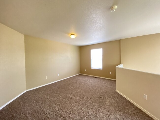 Building Photo - Northern Meadows - 3BR 2 Story - LOFT