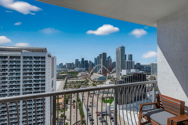 Building Photo - 1750 N Bayshore Dr