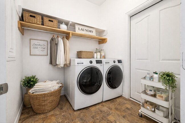 Building Photo - 311 Volute Dr