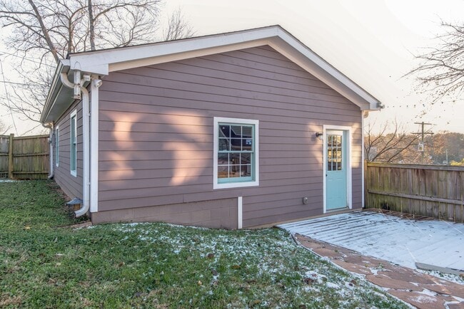 Building Photo - 1504 Fatherland St
