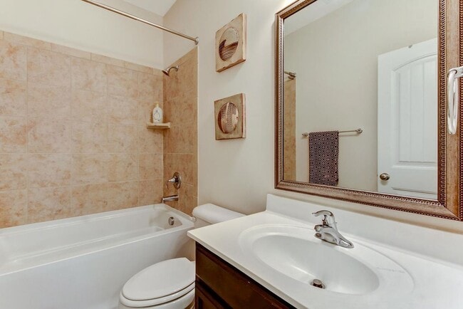 Building Photo - Furnsihed 3 bed 2.5 bath on 31st Street